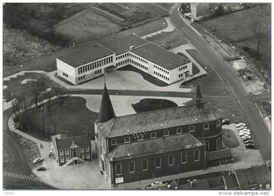 Zonhoven :  Kerk -  Oud - En Nieuw Gemeentehuis  ( Groot Formaat ) - Zonhoven