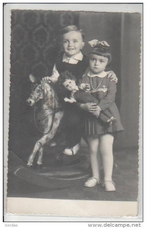 Moldova - Bessarabia - Soroca - Child With Toy Doll And Wooden Horse  - Photo By G.Cogan - His. Romania - Moldavie