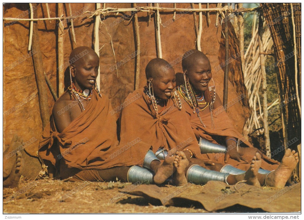 AFRICA, MASAI GIRLS, OUTSIDE THE HUT,JEUNES FILLES MASAI, DEVANT LEUR HUTTE, Old Photo Postcard - Sin Clasificación