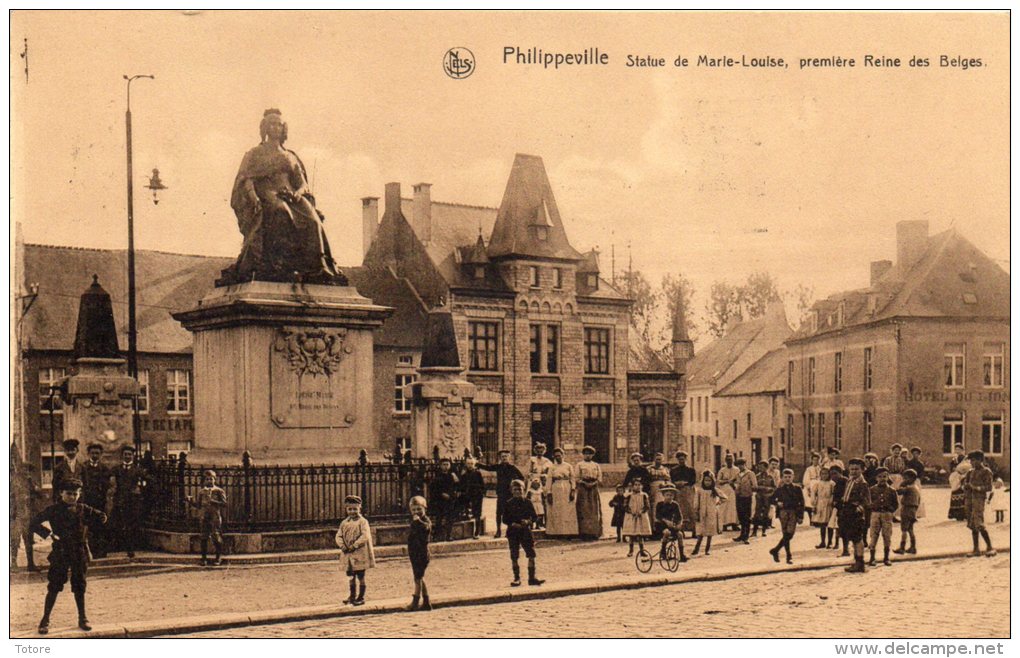 PHILIPPEVILLE -Statue  De Marie Louise Premiére Reine Des Belges - Philippeville