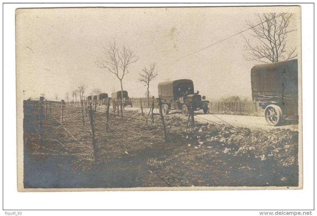 CARTE PHOTO (Convoi De Camions Militaires 14.18 ) - Te Identificeren