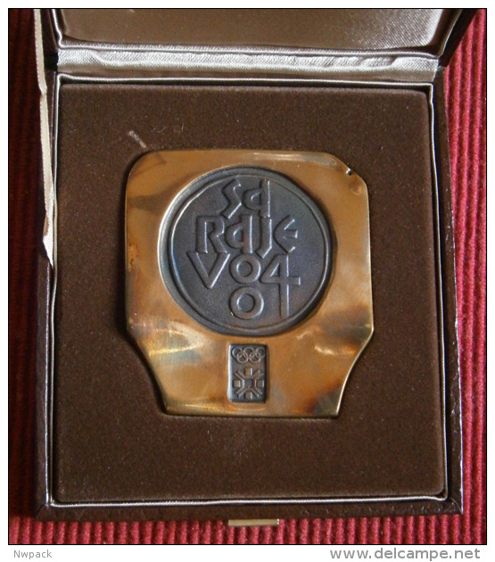 OLYMPIC GAMES - SARAJEVO `84 -  Participate Medal / Plague For Competitor And Referee  In Case With Original Wrapper - Sonstige & Ohne Zuordnung