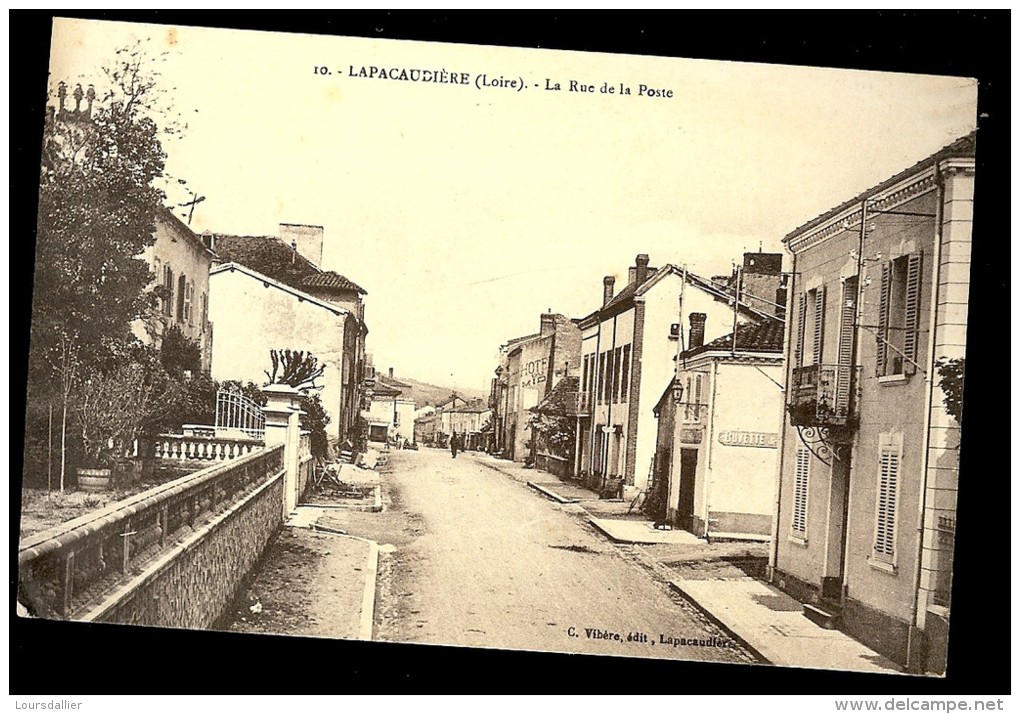 Carte  Postale 42 LAPACAUDIERE La Rue De La Poste - La Pacaudiere