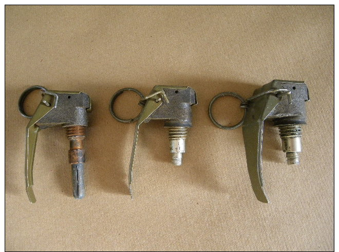 Lot De 3 Bouchons Allumeurs Pour Grenades Vert Kaki (inerte) - Equipement