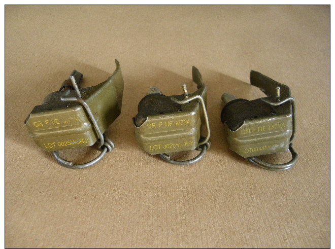 Lot De 3 Bouchons Allumeurs Pour Grenades Vert Kaki (inerte) - Equipement