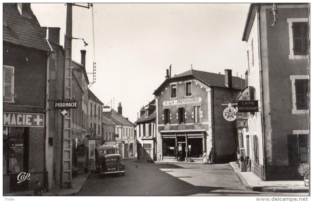 SAINT-GERVAIS-D'AUVERGNE LA RUE DU COMMERCE PHARMARCIE A LA MENAGERE  POMPE A ESSENCE AZUR - Saint Gervais D'Auvergne