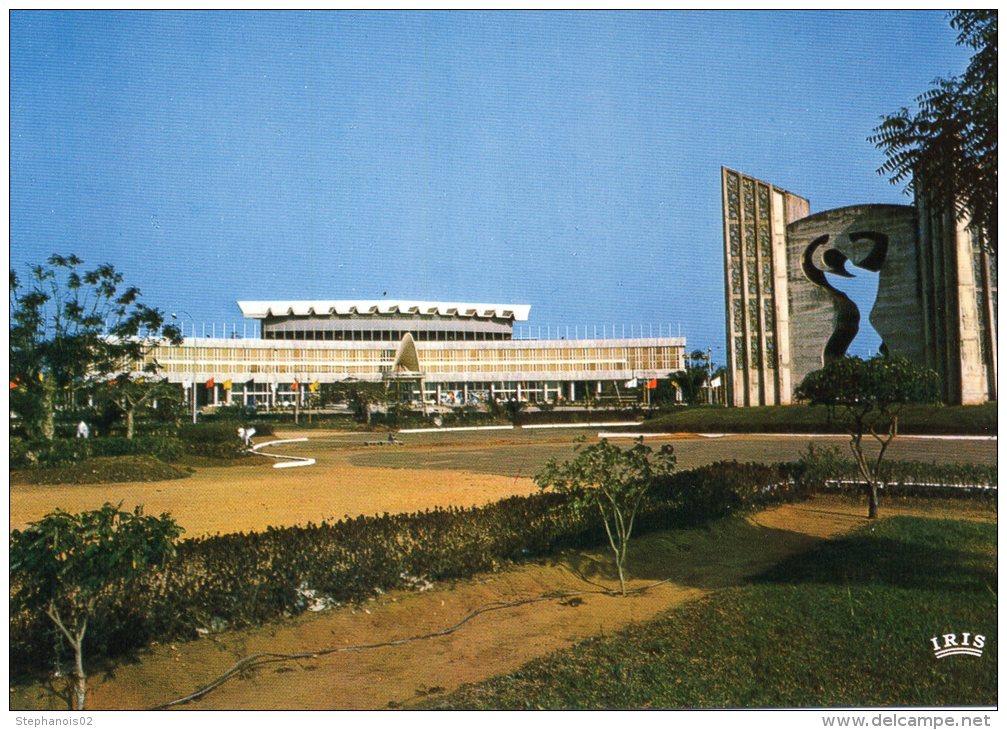 Afrique .Togo.Le Monument De L'independance Et La Maison Du Rassemblement Du Peuple - Togo