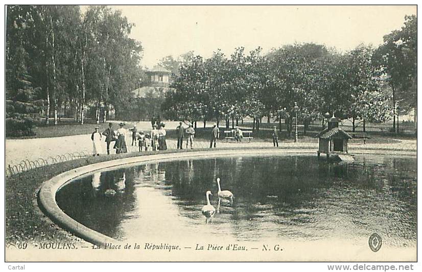 03 - MOULINS - Place De La République - La Pièce D'Eau (Levy Fils, 69) - Moulins