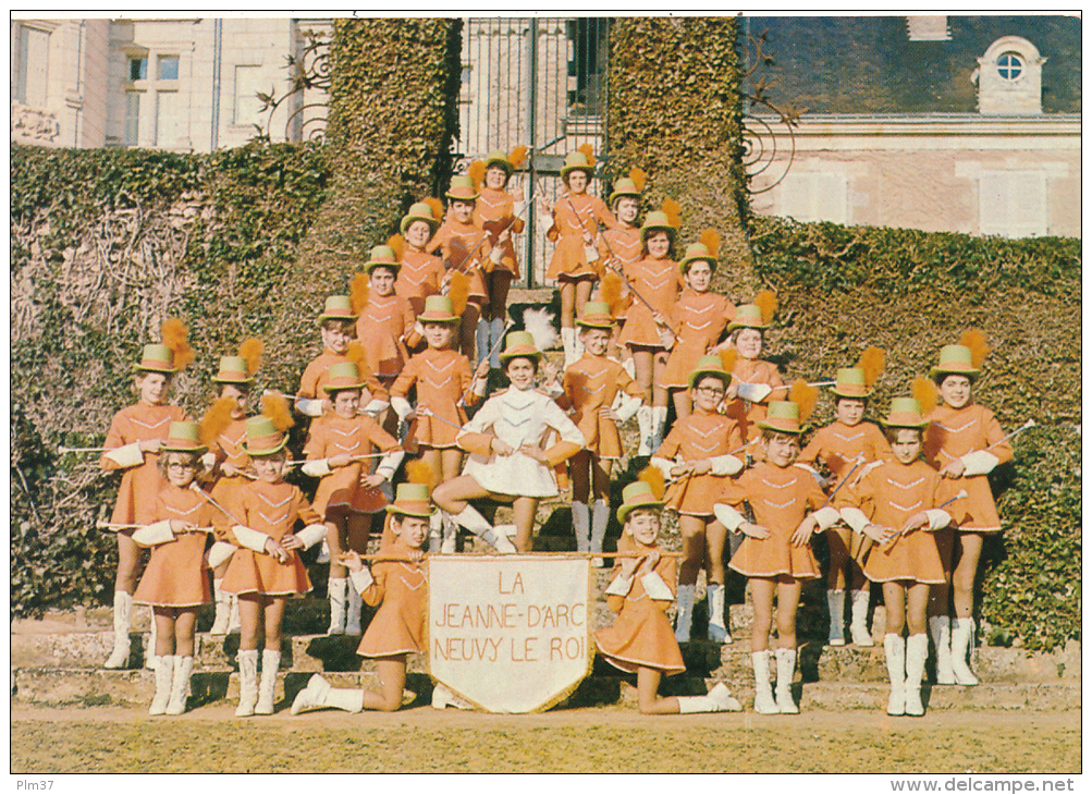 NEUVY LE ROI - La Jeanne D'Arc - Majorettes - Neuvy-le-Roi