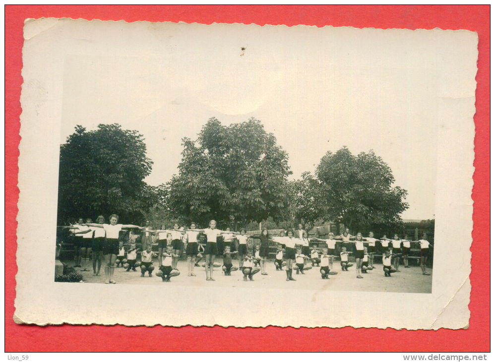 135673 / REAL PHOTO - YOUNG BOY GIRL Gymnastics Gymnastique  Gymnastik  - Bulgaria Bulgarie Bulgarien Bulgarije - Gymnastik