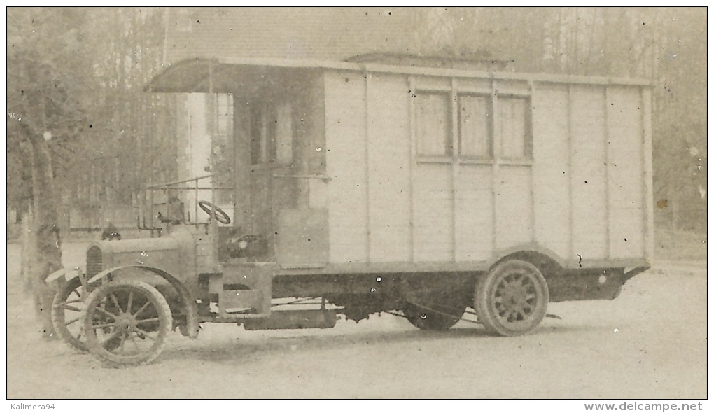 ESSONNE  /  BOUTIGNY-sur-ESSONNE  /  LE  CAMION-ROULOTTE  DE  Mme PONTON , ARTISTE-PEINTRE - Camions & Poids Lourds