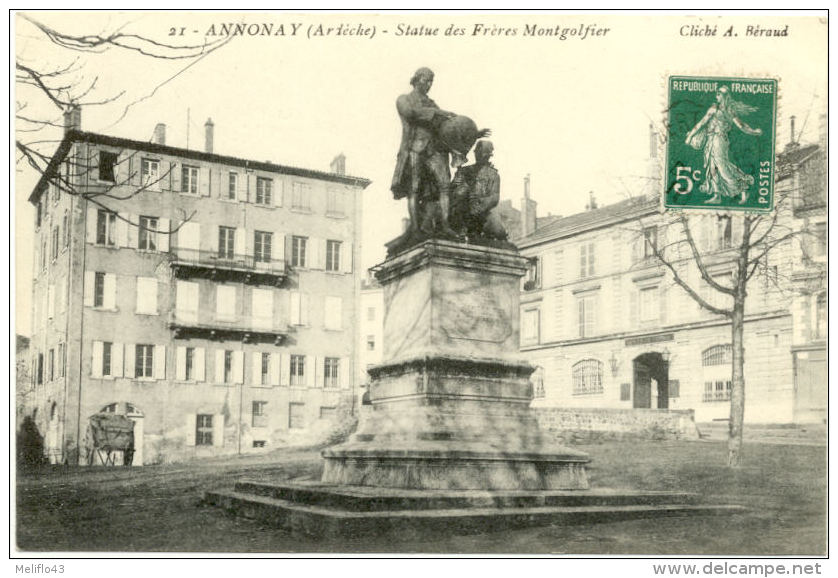 07/CPA - Annonay -  Statue Des Frères Montgolfier - Annonay