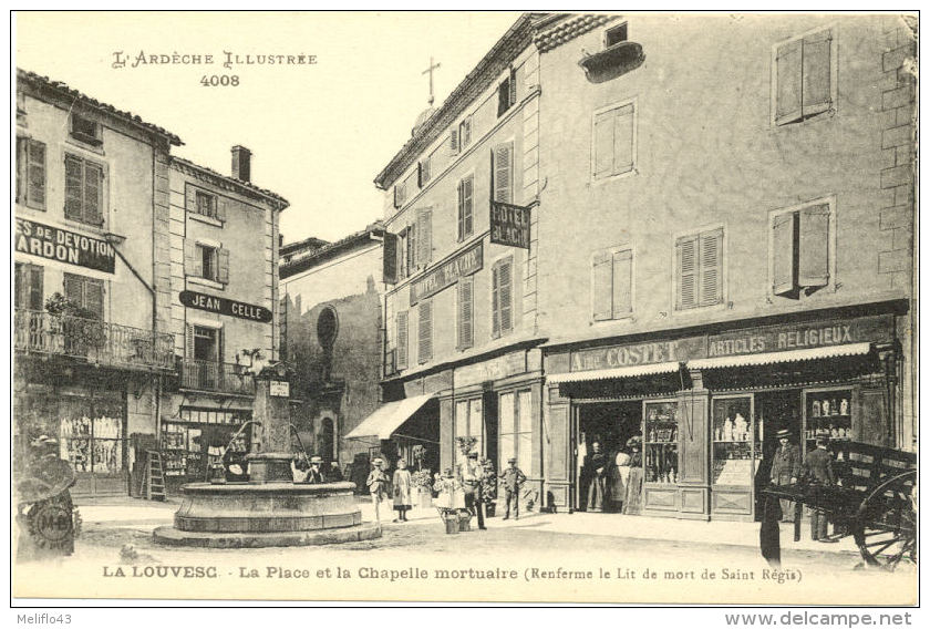 07/CPA A - La Louvesc - La Place Et La Chapelle Mortuaire - La Louvesc