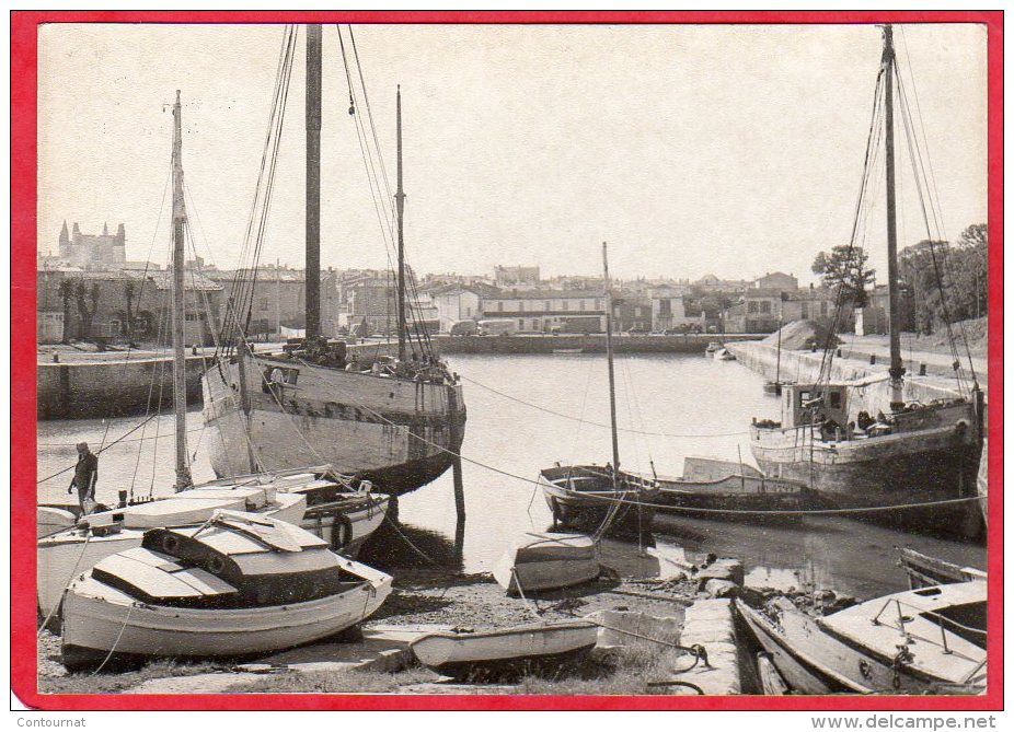 CPSM 17 ILE DE RE SAINT MARTIN De RE St Cale Sèche Bateaux  Voilier PHOTOGRAPHIE FOURNIER   * Format CPM - Ile De Ré