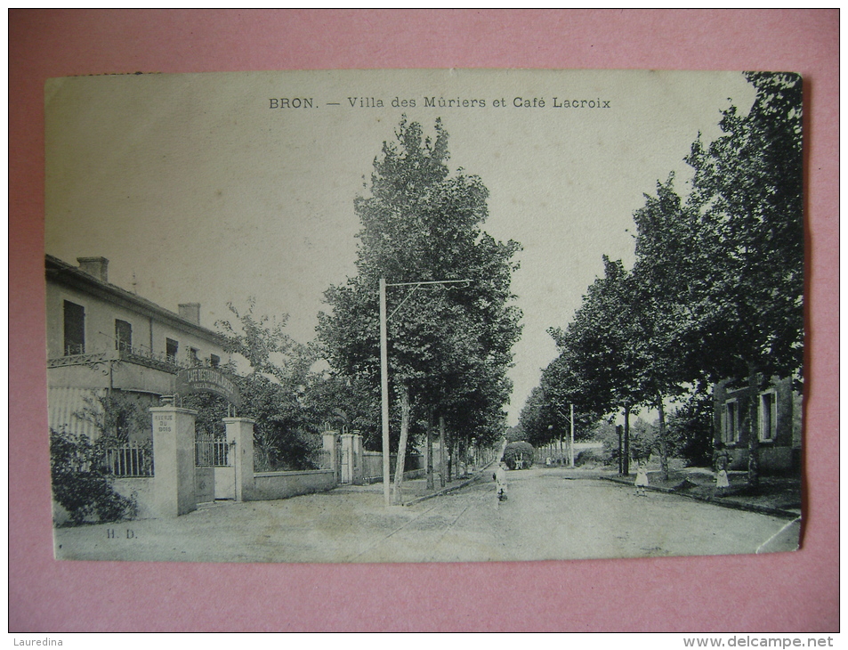 CP BRON VILLA DES MURIERS ET CAFE LACROIX - ECRITE EN 1911 - Bron