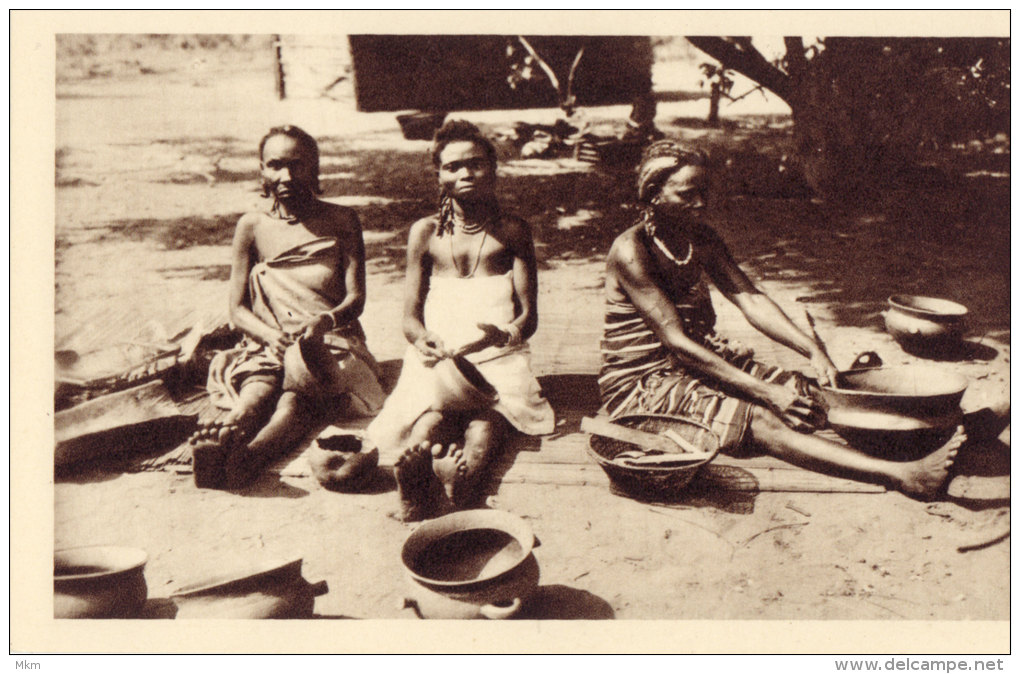 Woman Poterie - Belgisch-Congo