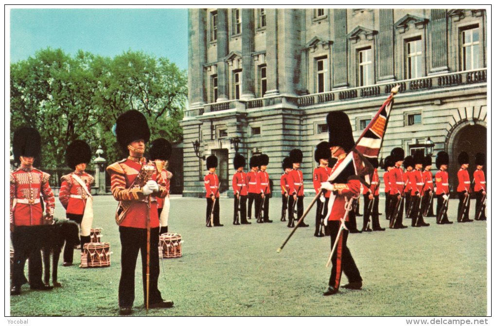 CP, LONDON, Changing The Guard Ceremony At Buckingham Palace, Vierge - Uniformi