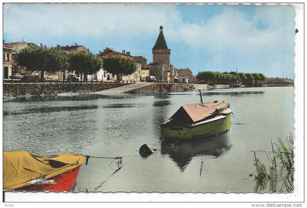 LIBOURNE - Les Quais Et La Tour De L'Horloge - Libourne