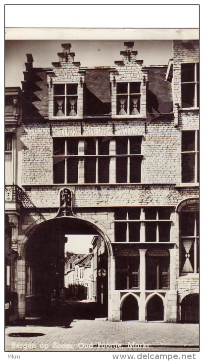 Oud Poortje Markt - Bergen Op Zoom