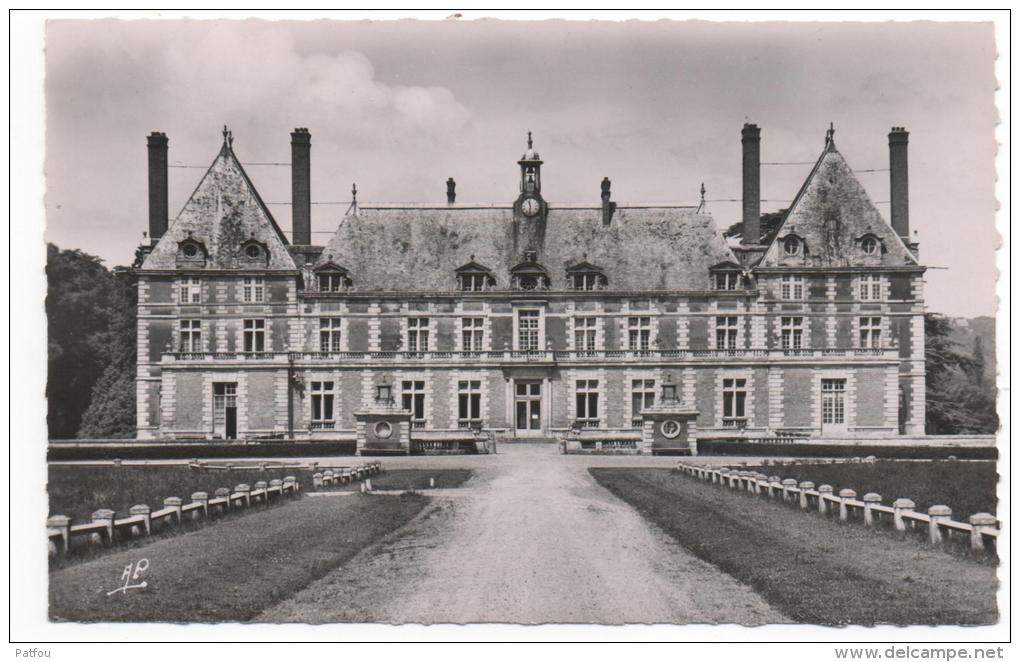 Chateau De Rosny Grande Allée Et La Cour D´honneur - Rosny Sur Seine