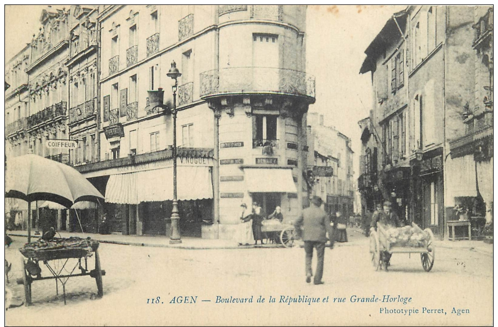 AGEN 399 CPA  AGEN   Boulevard De La République Et Rue Grande Horloge   Animation    Belle Carte - Agen