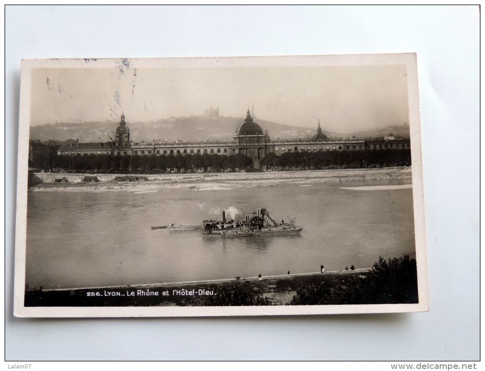 Carte Postale Ancienne : LYON : Le Rhone Et L' Hotel-Dieu Avec Bateau Dragueuse - Sonstige & Ohne Zuordnung