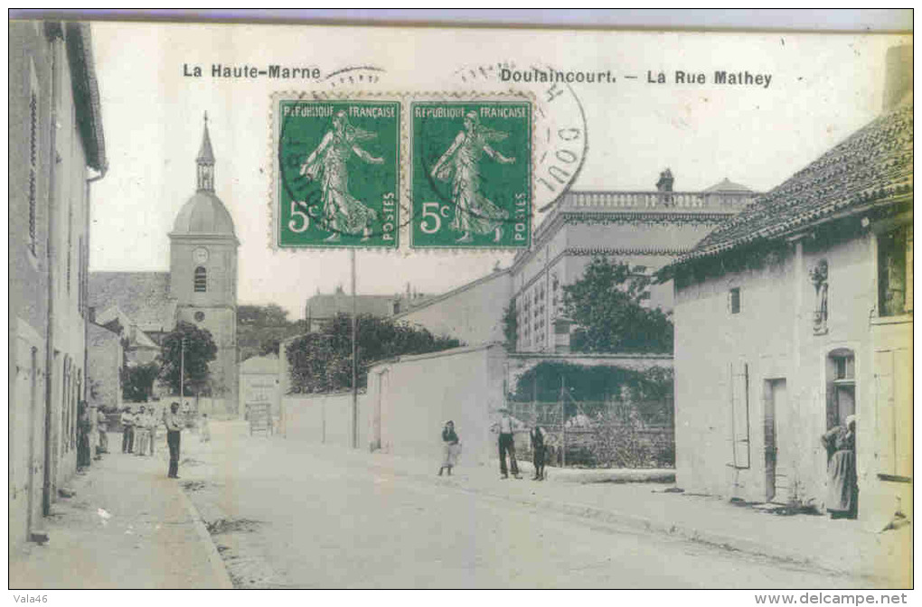 DOULAINCOURT (Haute-Marne) - La Rue Mathey - Animée - Doulaincourt