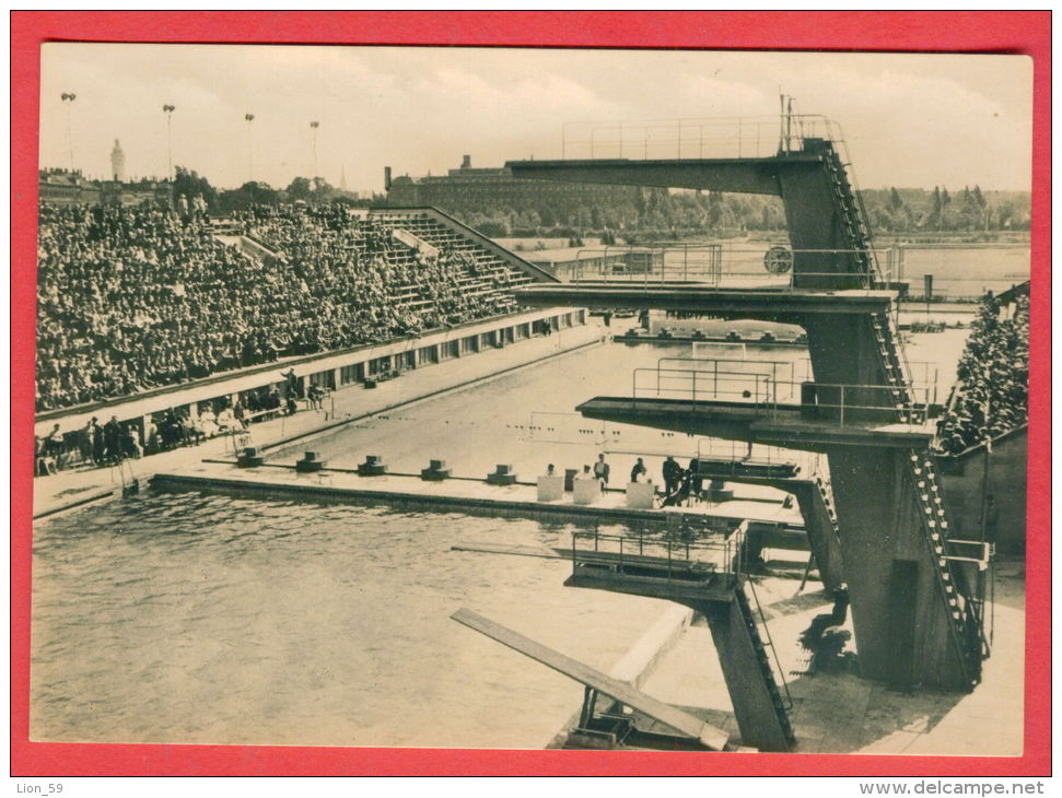 135932 / LEIPZIG - SPORT - Diving Plongeon Wasserspringen SCHWIMMSTADION IM SPORTFORUM - DDR Deutschland Germany - High Diving