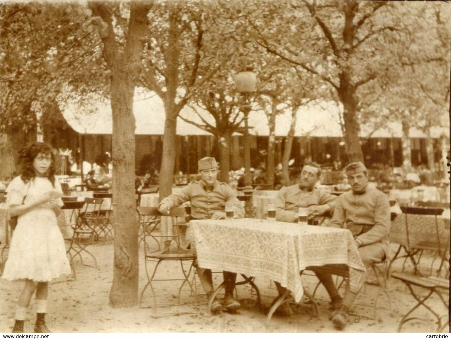 Militaires Attablés - Photo 8,5 X 11,5 Cm - Autres & Non Classés