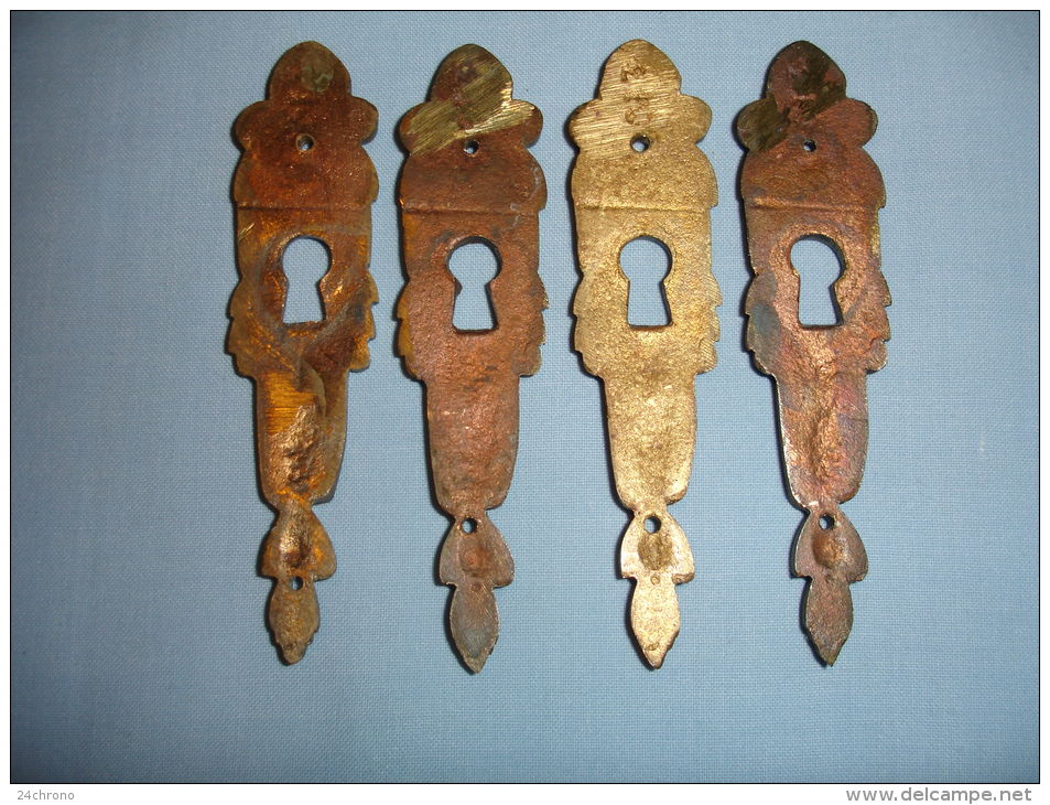 4 Anciennes Entrees De Serrure En Bronze Pour Meuble (13-4035) - Altri & Non Classificati