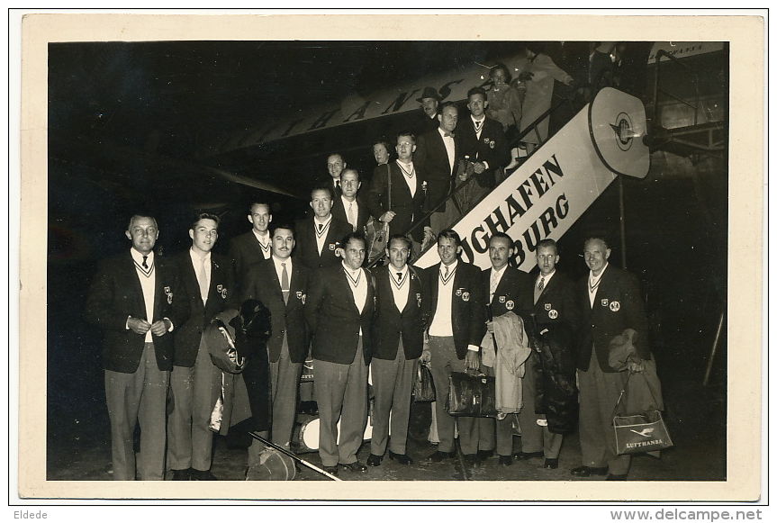 Hamburg Real Photo Group Of Sportmen Lufthansa Flughafen Foto Meyer - Autres & Non Classés