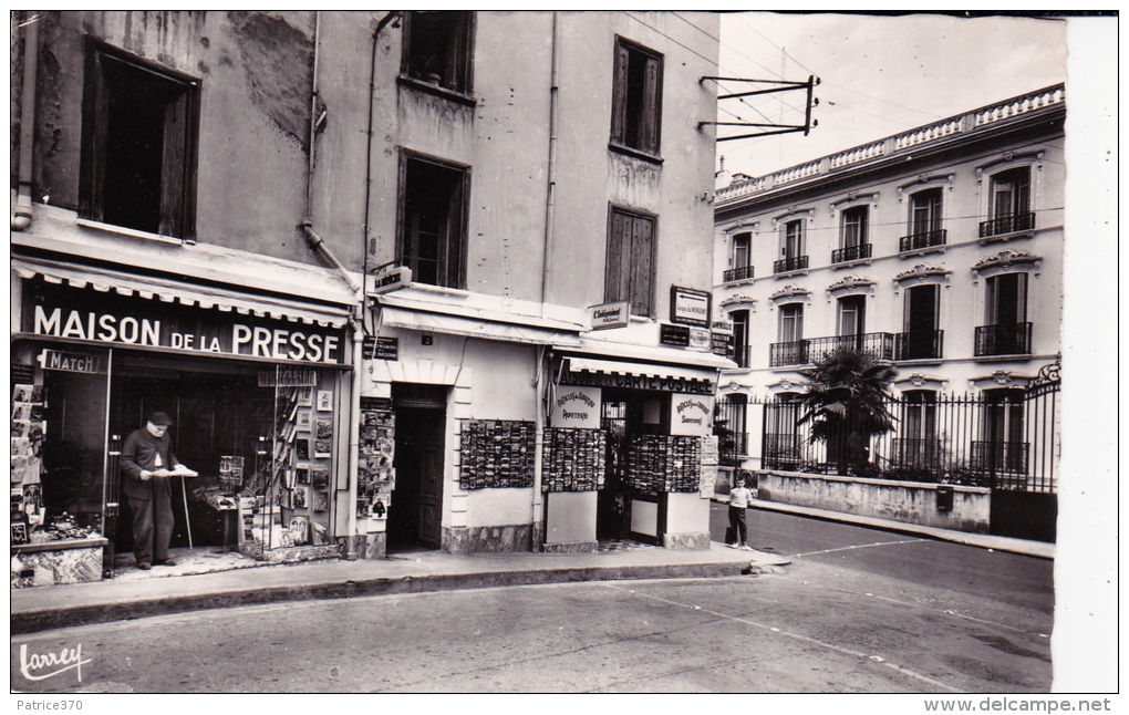 AMELIE LES BAINS Carrefour Rues Des Thermes Et Vallespir Maison De Repos Saint Valentin  Maison De La Presse Animé - Autres & Non Classés