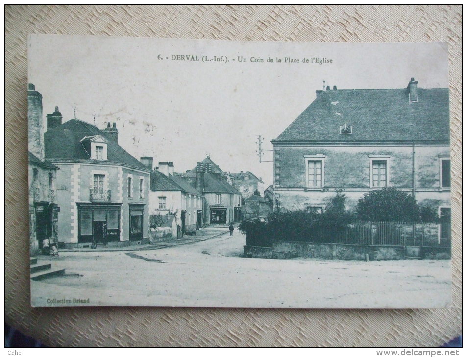 FROM - 44 - DERVAL - UN COIN DE LA PLACE DE L'EGLISE - Derval