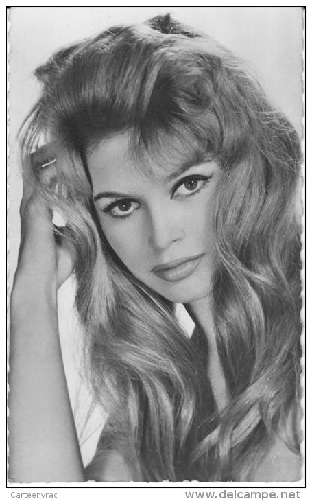 A48   Photographie Artiste BRIGITTE BARDOT   Photograhe : Sam Lévin - Artistes