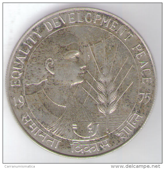 INDIA 50 RUPEES 1975 EQUALITY DEVELOPMENT PEACE AG SILVER - Inde