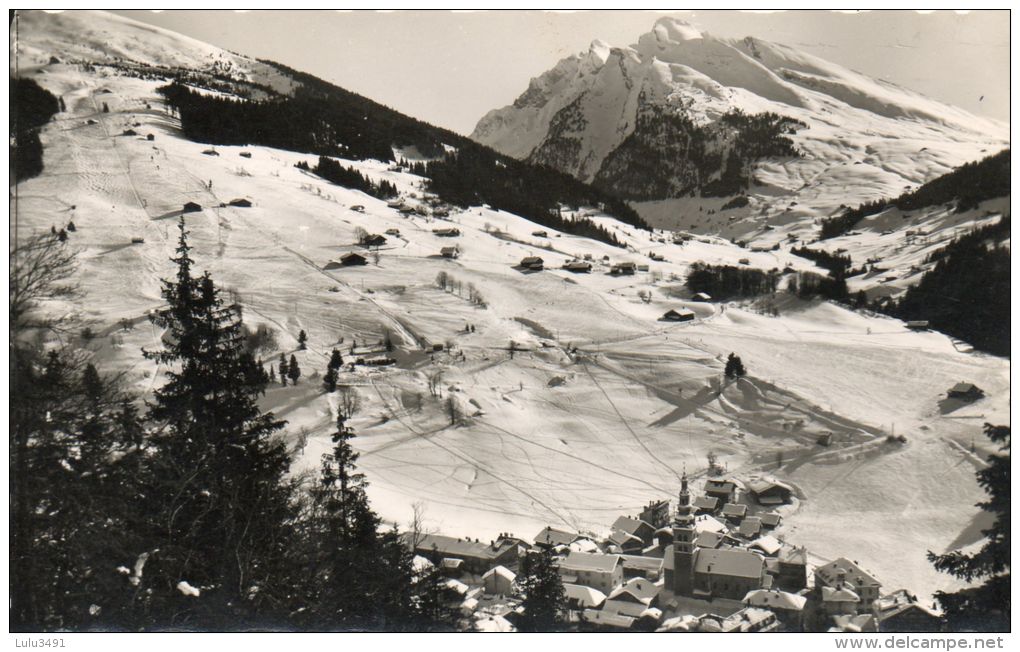 CPSM - La CLUSAZ (74) - Vue Générale Et L´Etale Et Le Village - La Clusaz