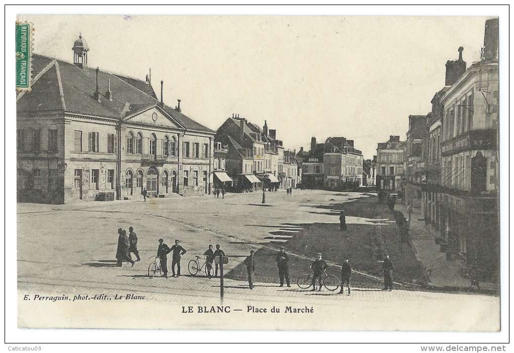 LE BLANC (Indre) - Place Du Marché - Animée - Le Blanc