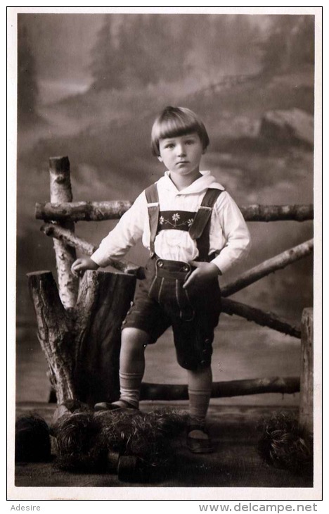 Hübsche Grusskarte, Bub Knabe In Lederhose, Fotokarte Nicht Gelaufen Um 1930 - Sonstige & Ohne Zuordnung