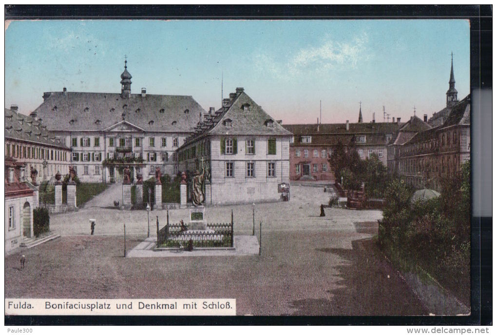 Fulda - Bonifaciusplatz Und Denkmal Mit Schloss - Fulda