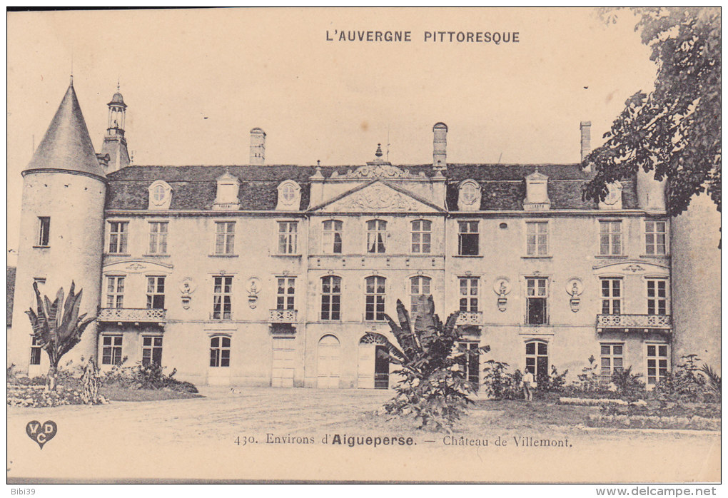 Environs D'AIGUEPERSE.  _  Chateau De Villemont. Proprietaire En Chemise Blanche. - Aigueperse