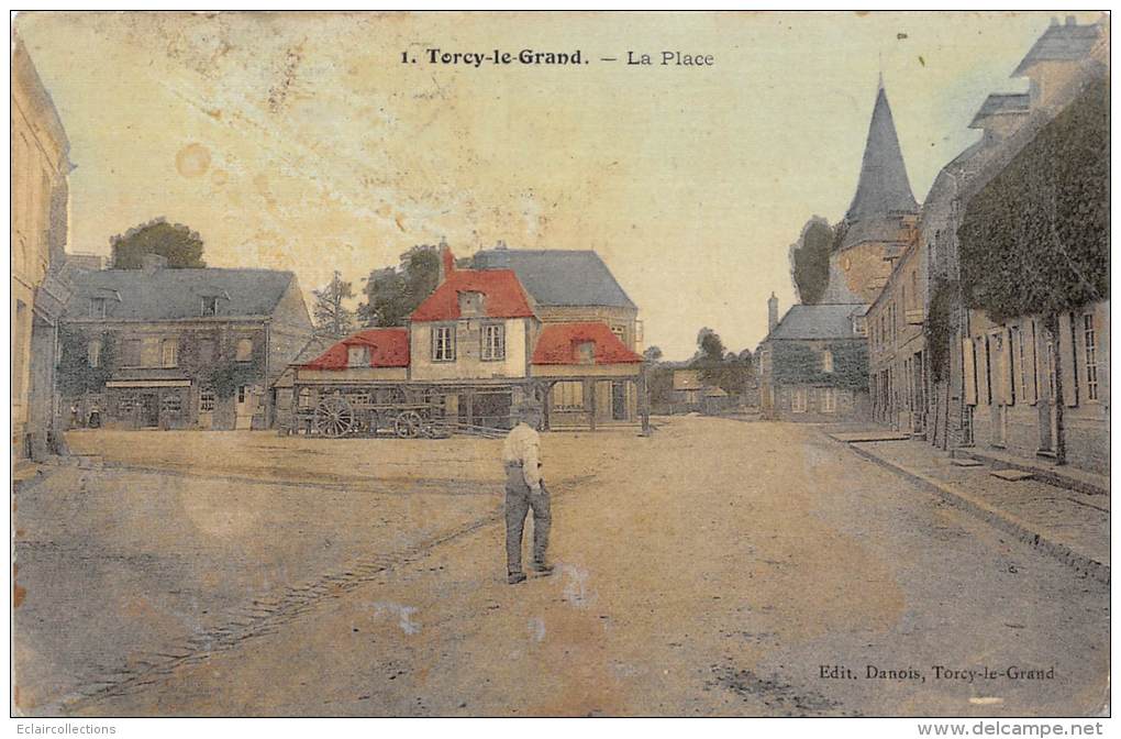 Torcy Le Grand    76     La Place  (traces De Salissures) - Andere & Zonder Classificatie