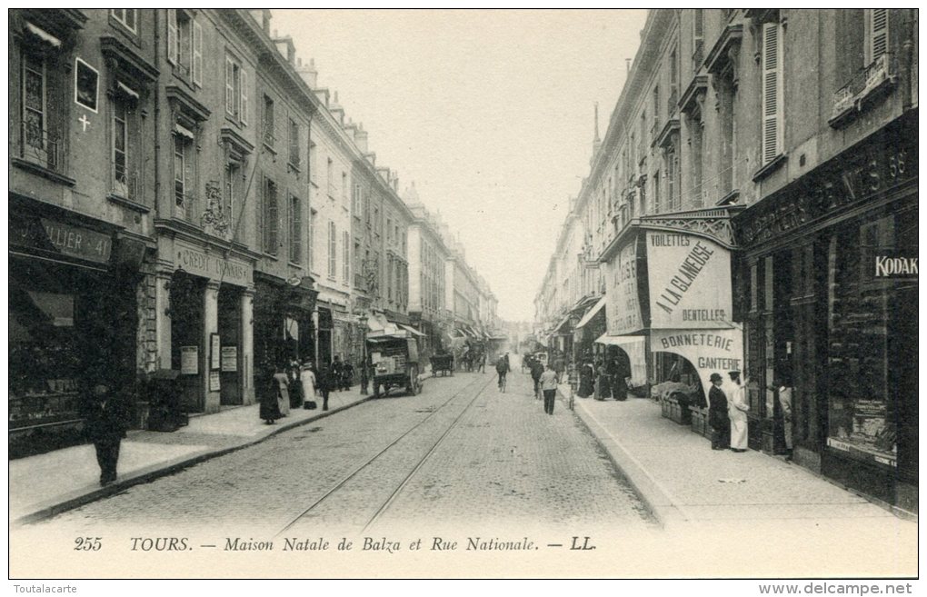 CPA 37 TOURS MAISON NATALE DE BALZAC ET RUE NATIONALE - Tours