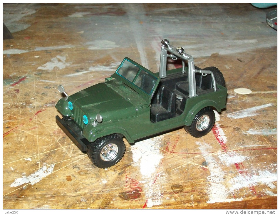 BURAGO - JEEP WRANGLER DAIMLER CHRYSLER   NO  BOITE  Scala 1/24 - Burago