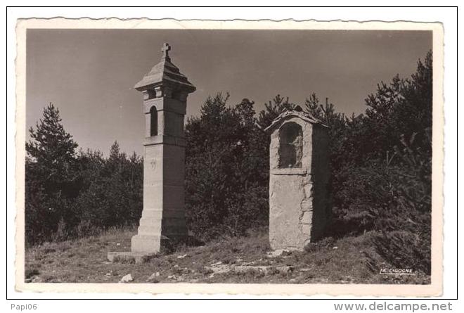 04- St ETIENNE LES ORGUES (B.A). Oratoires Dans La Montagne De Lure (alt.1200 M) - Monuments