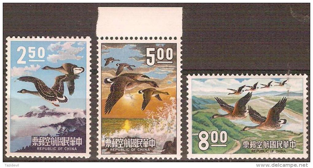 CHINA, TAIWAN - 1969 Birds - Geese - Airmails. Scott C78-80. MNH ** - Nuevos