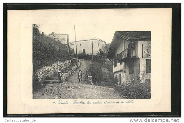 CPA Cambo, Escaliers Tres Anciens Et Entrée De La Ville - Autres & Non Classés