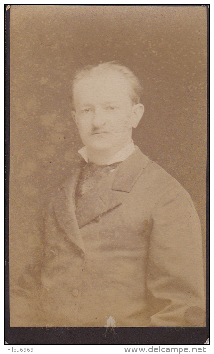 CARTE PHOTO HOMME   .   ... PHOTOGRAPHE   ARMBRUSTER   LYON     LYON - Anciennes (Av. 1900)