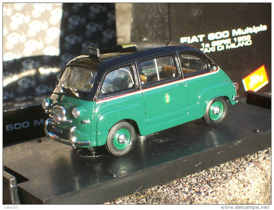 BRUMM -  R 251  FIAT 600 MULTIPLA TAXI MILANO  AVEC SA BOITE Scala 1/43 - Brumm