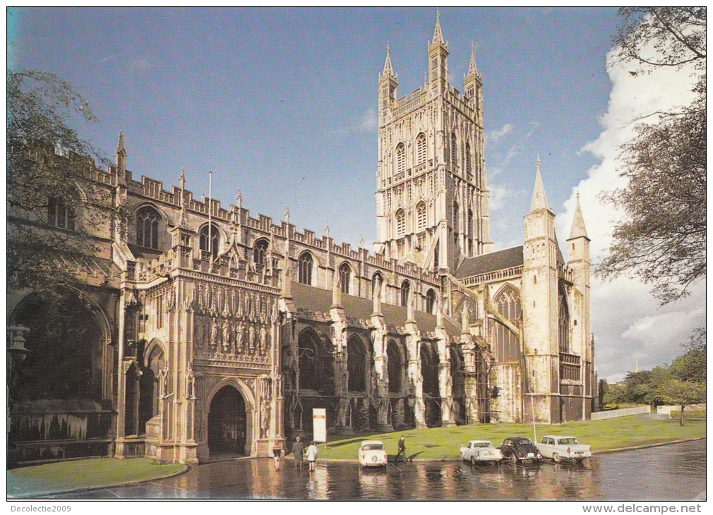 BT17795 Gliucester Cathedral    2 Scans - Gloucester