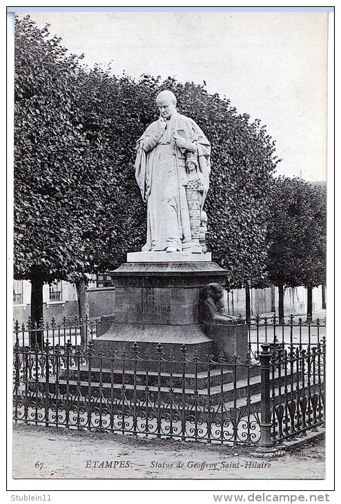 Etampes (Essonne) Statue De Geoffroy Saint-Hilaire. - Etampes